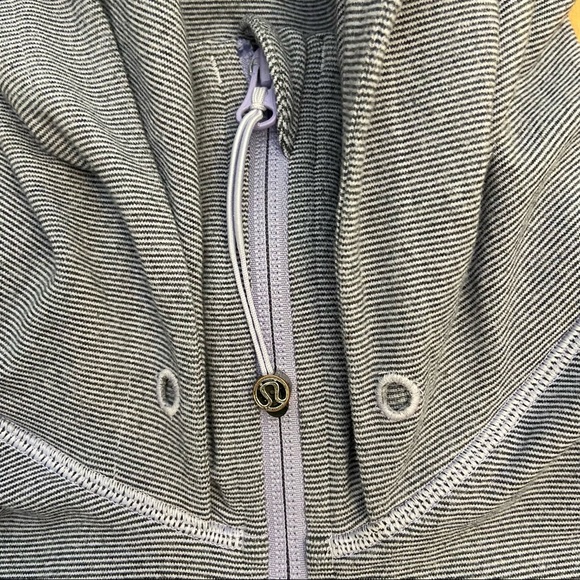 Lululemon Athletica Women’s Scuba Logo Zip Up Hoodie 8 - Picture 9 of 9